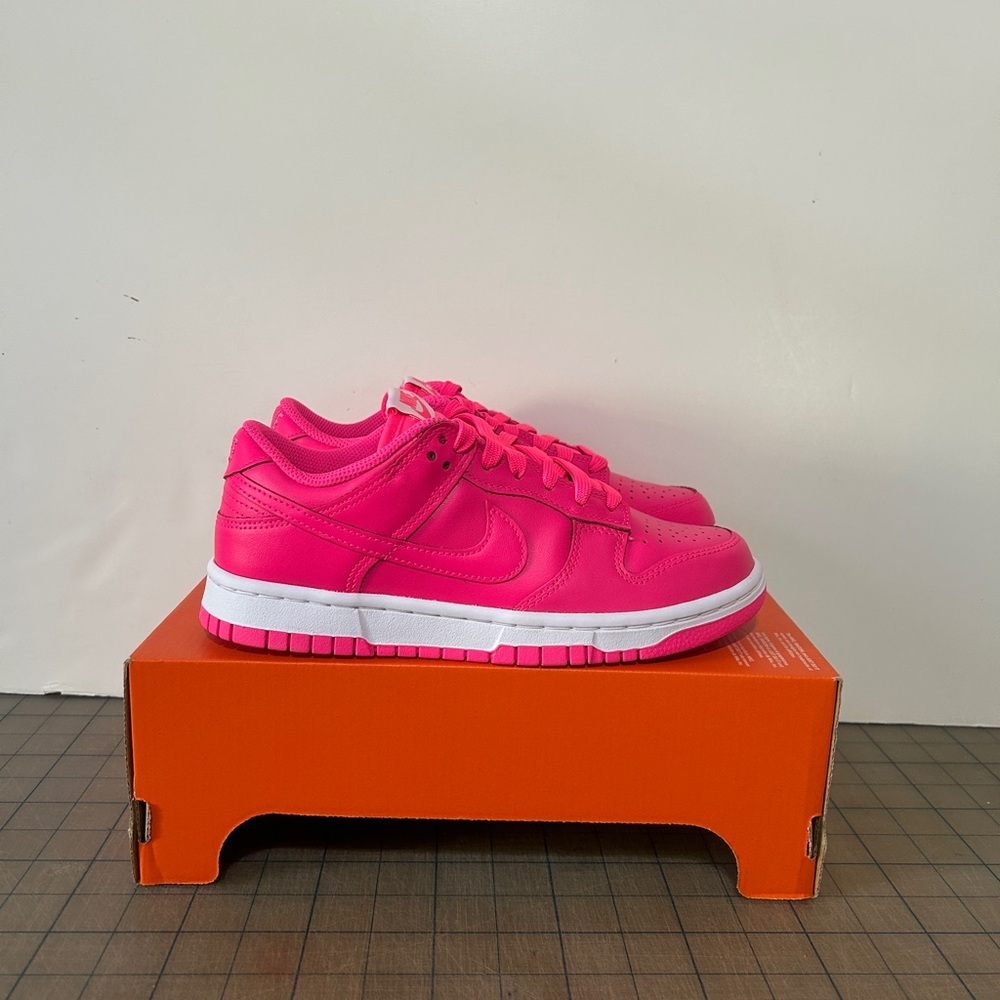 Nike Dunk Low ‘Hyper Pink’ Womens - Picture 3 of 6